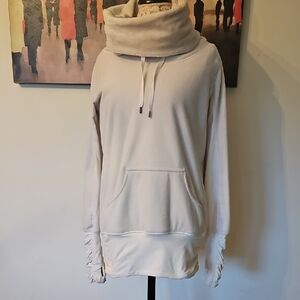 Lululemon Athletica Don't Hurry Be Happy Cream Fleece Pullover. Size 6